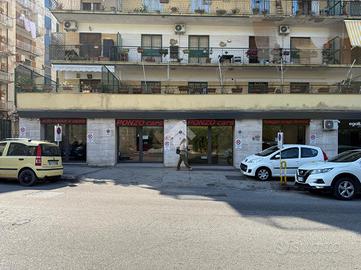 NEGOZIO A NAPOLI
