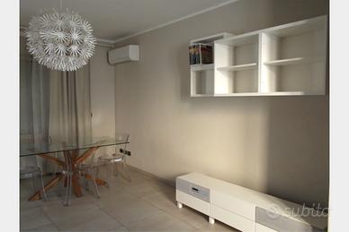 CASA SEMINDIPENDENTE con terrazzo e garage