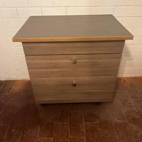 Comodino,sparecchia tavola da cucina