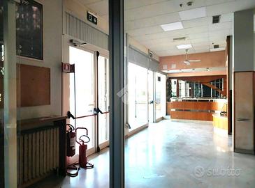 NEGOZIO A FORLÌ