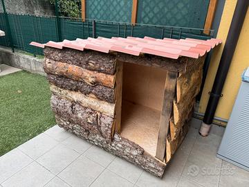 CUCCIA  IN LEGNO MASSICCIO ISOLATA – FATTA A MANO