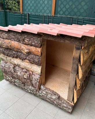CUCCIA  IN LEGNO MASSICCIO ISOLATA – FATTA A MANO