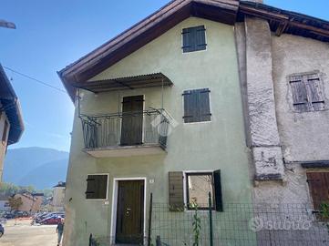 CASA SEMINDIPENDENTE A ARSIÈ
