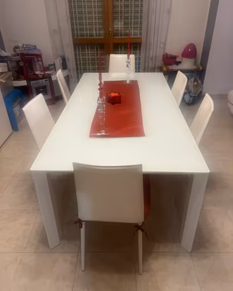 Tavolo vetro e sedie calligaris