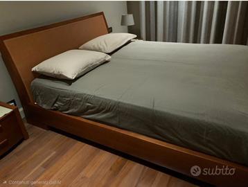 Letto matrimoniale  con contenitore. 