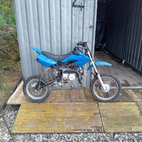 Moto x ragazzo pit bike