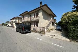 Bojon casa divisa in 2 unita'