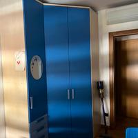 Letto soppalcato e armadio