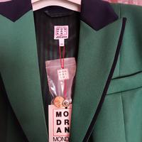 Divisa Alitalia assistente di volo Mondrian