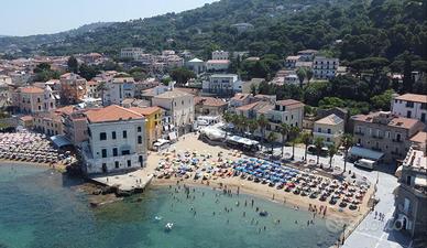 2 LOCALI A CASTELLABATE