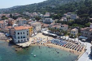 2 LOCALI A CASTELLABATE