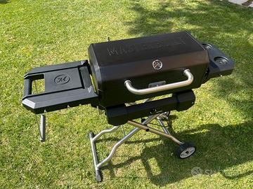 Barbecue e affumicatore a carbonella portatile