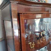  vetrinetta €450 e libreria €400 per cambio c