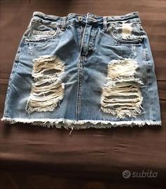 GONNA JEANS CON STRAPPI E ORLO SFRANGIATO *NUOVA*