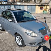 Lancia Ypsilon 1.2 benzina e Gpl