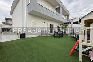 Villa pario al nuovo con giardino