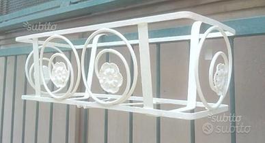 Portavaso in ferro forgiato e battuto a mano