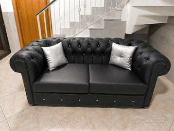 Divano Chesterfield nero  come nuovo