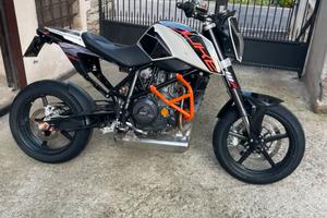 Duke 690 09 estetica 13