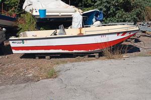 BARCA TRIMARANO 4 MT