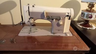 Macchina da cucire necchi