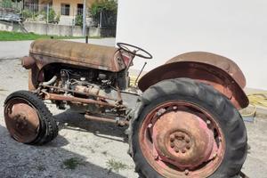 Trattore Massey Ferguson d’epoca