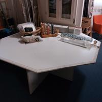 Tavolo esagonale bianco