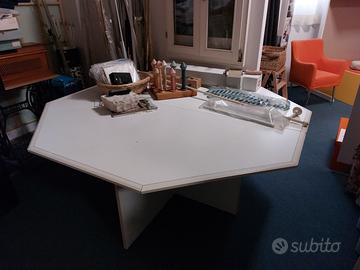 Tavolo esagonale bianco