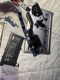 Pc portatile huawei sia a blocco che a pezzi.