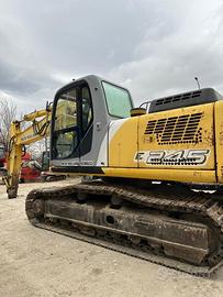 Escavatore New Holland E245