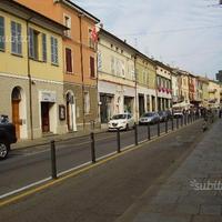 Uffici con vetrina espositiva