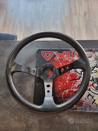 Volante sportivo stile MOMO 