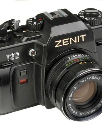 Reflex Vintage Zenit 122 con Obiettivo