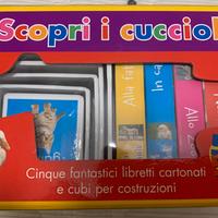 Scatoina con librini e cubi per bimbi piccoli