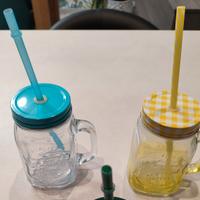 Barattoli con cannuccia