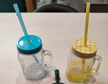 Barattoli con cannuccia