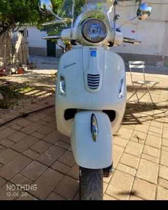 spendida vespa 300 gts