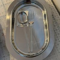 Vassoi in acciaio con posate