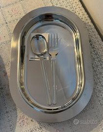 Vassoi in acciaio con posate