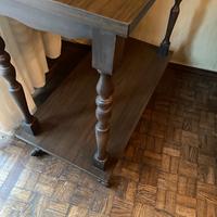 Mobiletto in legno mobile con due ripiani