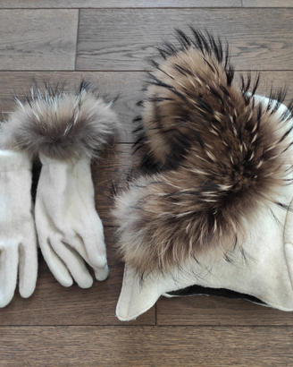 Set guanti e cappello in lana con bordo in pelo