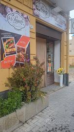 Arreddamento completo bottega alimentare