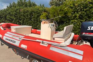 Gommone con carello