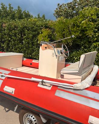 Gommone con carello