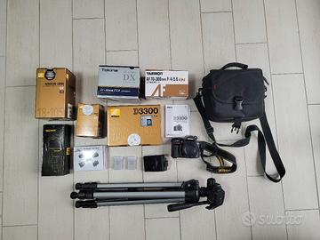 reflex Nikon D3300 con 4 obiettivi e accessori 