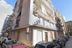 Locale Via Lupoli angolare di 40 mq