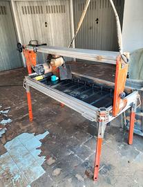 Tagliapiastrelle elettrico ad acqua con banco