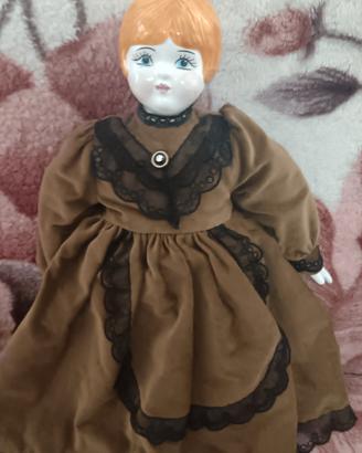 Bambola in porcellana vintage 