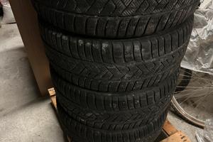 Pirelli Sottozero 235/45 R18