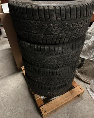 Pirelli Sottozero 235/45 R18